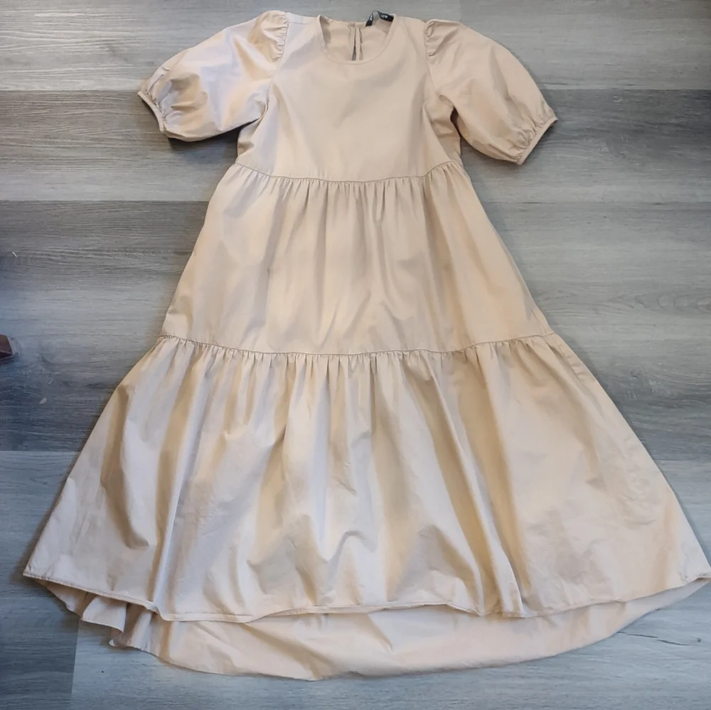 Zara Tan Cotton Puff Sleeves Tiered Maxi Dress. - Picture 4 of 11
